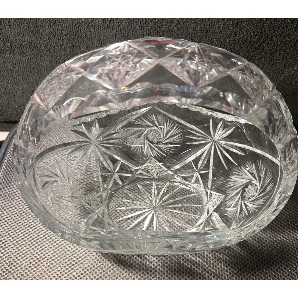 Vntg Crystal Basket Pinwheel Design 8in X 8in X 5 In